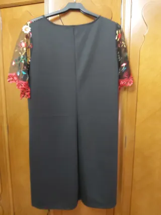 Vestido negro bordado flores manga corta
