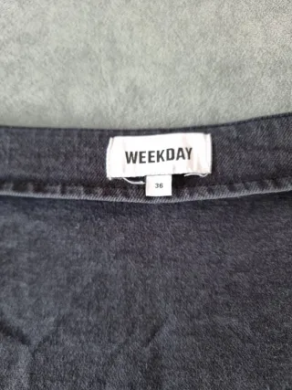 Falda vaquera negra con cremallera