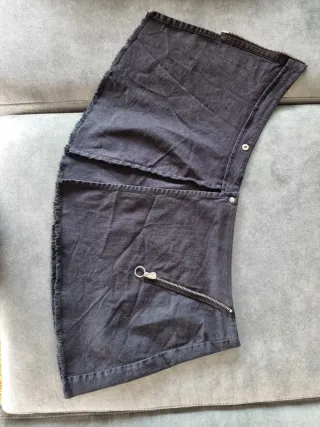 Falda vaquera negra con cremallera