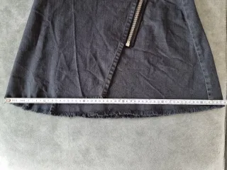 Falda vaquera negra con cremallera