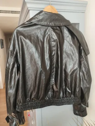 Cazadora Zara de temporada actual sin estrenar.