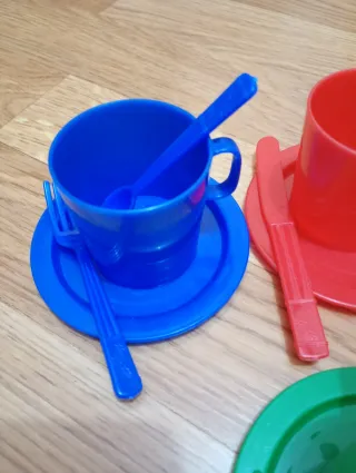 Juego de vajilla y comida de juguete