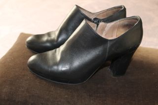 Botines de piel negros con tacón ancho