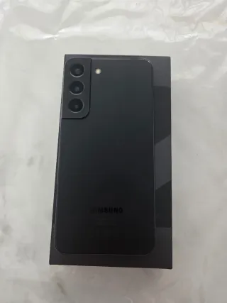 Samsung Galaxy S22 in vendita