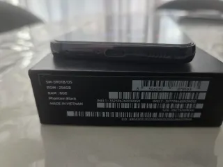 Samsung Galaxy S22 in vendita