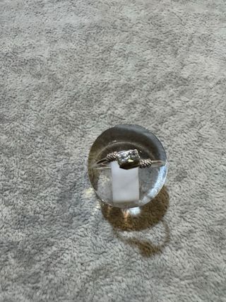 Anel Prata 2 Pedras Transparentes, com sello