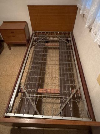 Somier de muelles con cabezal y pies