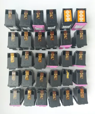 Cartuchos vacíos HP y Canon