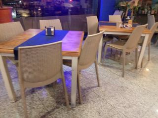 Mesas y 4 Sillas de Comedor