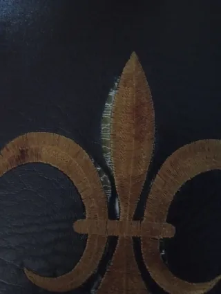 Puff Vintage Cuero Marrón y Dorado