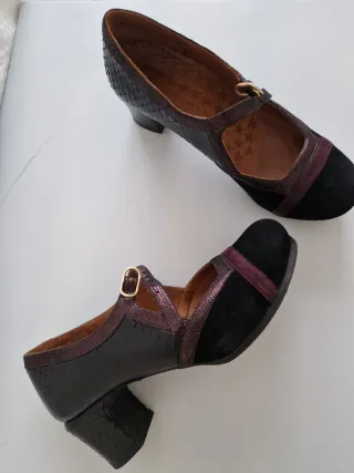 Zapatos Chie Mihara Negros y Morados