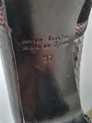 Zapatos Chie Mihara Negros y Morados