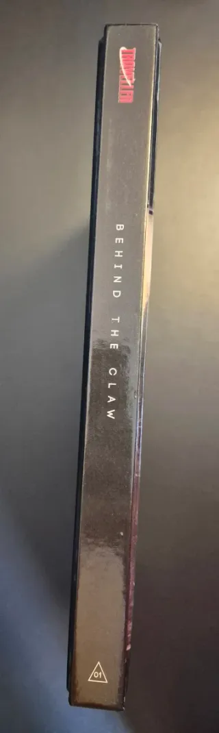 Traveller Behind the Claw