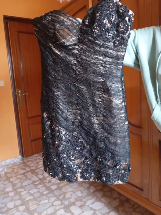 Vestido de fiesta negro y beige Marca kotón