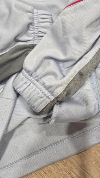 Chaqueta deportiva Reebok azul y gris