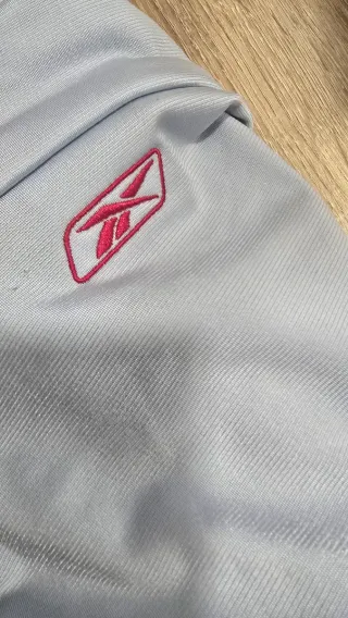 Chaqueta deportiva Reebok azul y gris