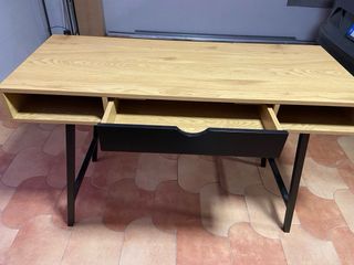 Escritorio madera y metal con cajón