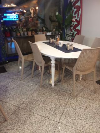 Mesa ovalada extensible de madera