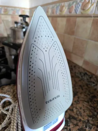 Plancha Taurus Atlántida 3000 Roja