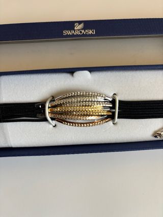 Pulsera Swarovski Negra y Plateada.