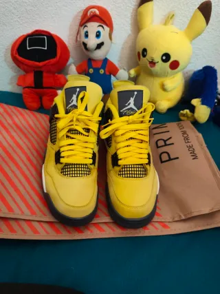Zapatillas Jordan 4 lightning (amarillas)