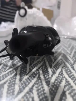 Carrete de pesca negro