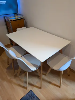 Pack TV LED 55 + Mesa 4-8 Comensales + Pufs