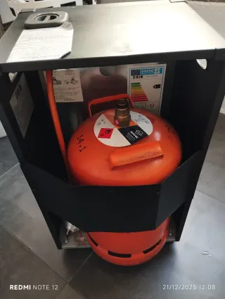 Estufa de gas HJM negra