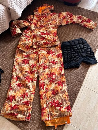 Traje de esquí talla L y protección de cadera M