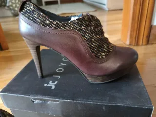 Botines de tacón con cordones