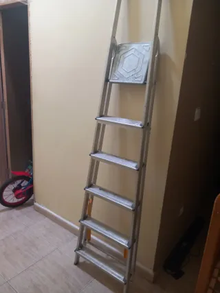 Escalera de aluminio plegable