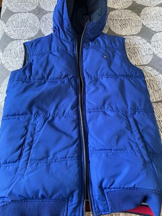 Chaleco Tommy Hilfiger con capucha reversible