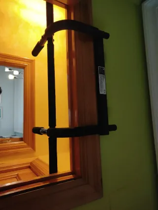 Venta en persona. Barra de dominadas para puerta