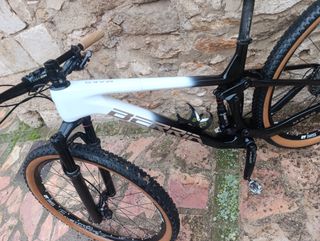 MTB berria 2023 carbono doble suspension 29 xt btt