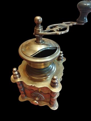 Molinillo de café antiguo latón