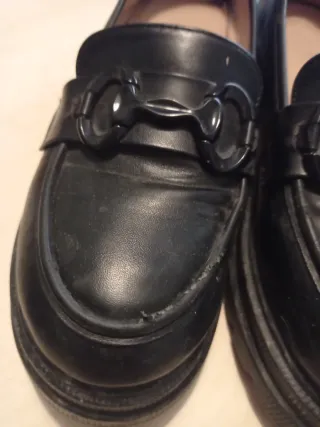 Zapatos negros mocasines con hebilla