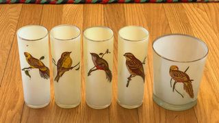 Set di bicchieri antichi decorati