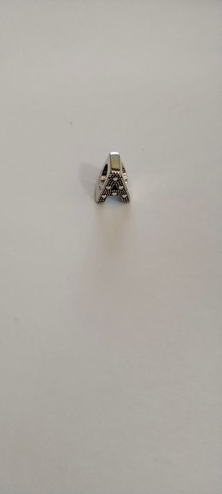 Charm Letra A Pandora Plata