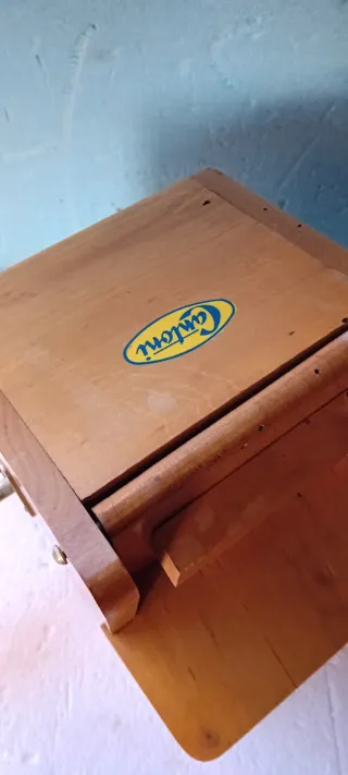 Antica grattugia in legno e metallo