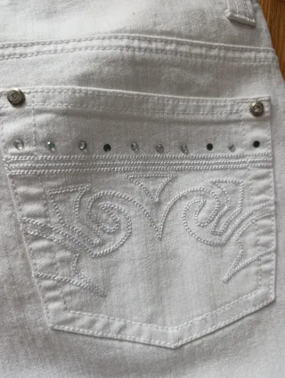 Pantalón blanco talla M con detalles