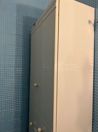 Armario blanco baño