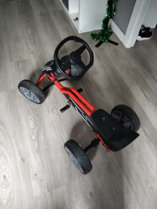 Coche de pedales infantil