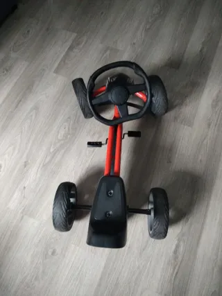 Coche de pedales infantil