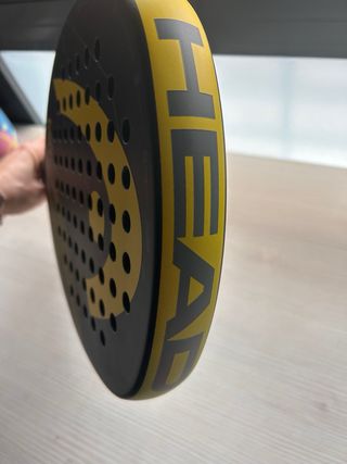 Pala de pádel HEAD negra y amarilla
