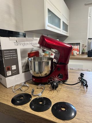 Robot de Cocina. Amasadora. Batidora de alimentos.