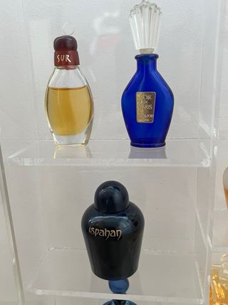 Espositore con 20 mini profumi originali