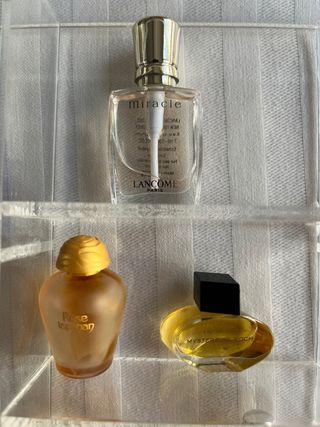 Espositore con 20 mini profumi originali