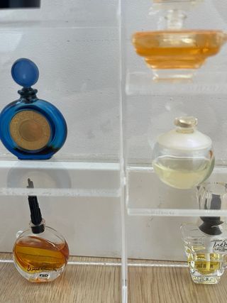 Espositore con 20 mini profumi originali