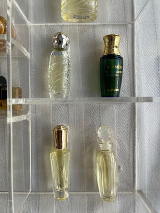 Espositore con 20 mini profumi originali