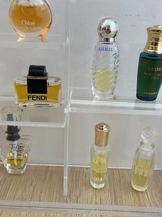 Espositore con 20 mini profumi originali
